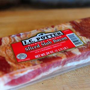 Thịt xông khói cuộn sò điệp sốt bơ cay