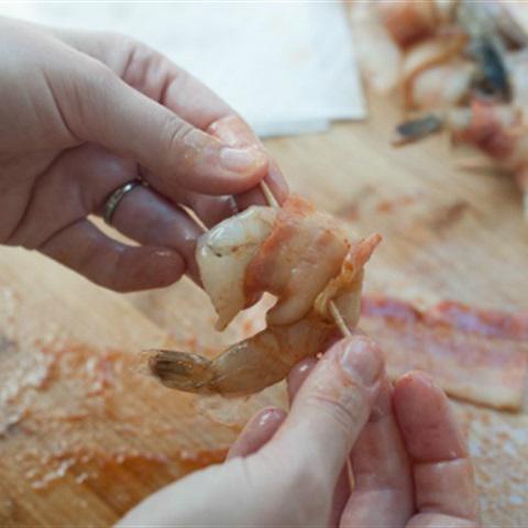 Cách làm thịt xông khói cuộn tôm