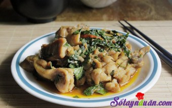 Thơm lừng gà xào húng quế