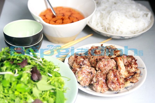 Thơm ngon bún chả Hà Nội