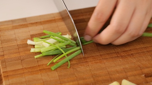 Thơm nức mũi với món gà xào cay