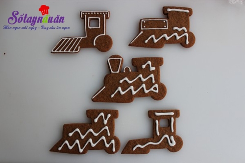 Thực đơn tiệc Noel: Cách làm bánh quy gừng hình đoàn tàu đón Giáng sinh
