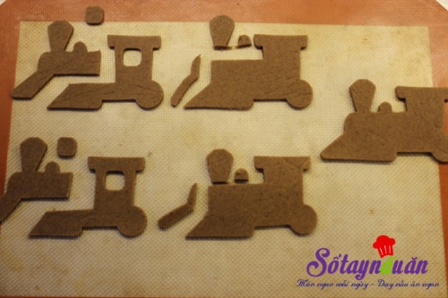 Thực đơn tiệc Noel: Cách làm bánh quy gừng hình đoàn tàu đón Giáng sinh