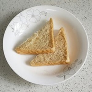 Thưởng thức dứa và thịt nguội xiên nướng vừa ngon vừa bổ