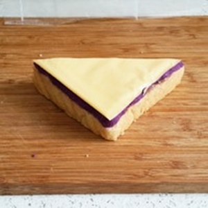 Thưởng thức dứa và thịt nguội xiên nướng vừa ngon vừa bổ