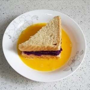 Thưởng thức dứa và thịt nguội xiên nướng vừa ngon vừa bổ