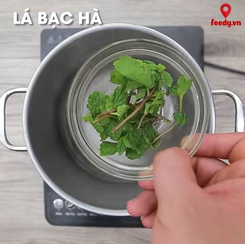 Thưởng thức miến trộn tôm mật ong thanh mát đầu hè