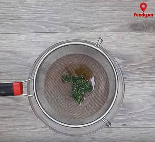 Thưởng thức miến trộn tôm mật ong thanh mát đầu hè