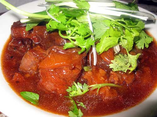 Thưởng thức món bò sốt vang thơm ngon với cách làm đơn giản