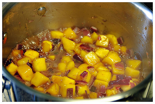 Thưởng thức nét quyến rũ của Tây Ban Nha trong li cocktail sangria hoa quả