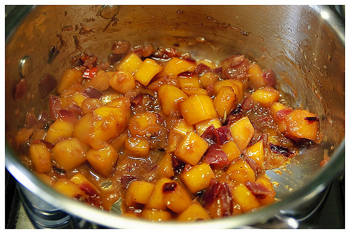 Thưởng thức nét quyến rũ của Tây Ban Nha trong li cocktail sangria hoa quả