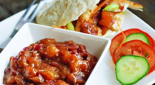 Thưởng thức nét quyến rũ của Tây Ban Nha trong li cocktail sangria hoa quả