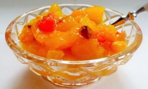 Thưởng thức nét quyến rũ của Tây Ban Nha trong li cocktail sangria hoa quả