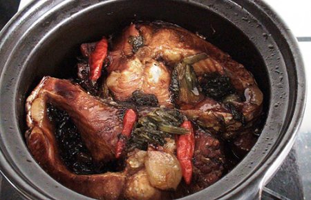 Tiết thu se lạnh, đưa cơm với cá trắm kho dưa