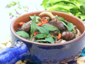 Tim gà kho rau răm