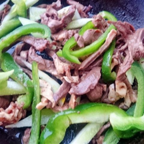 Cách làm tim heo xào ớt chuông