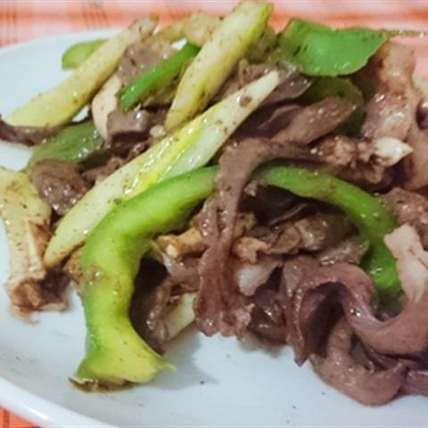 Cách làm tim heo xào ớt chuông