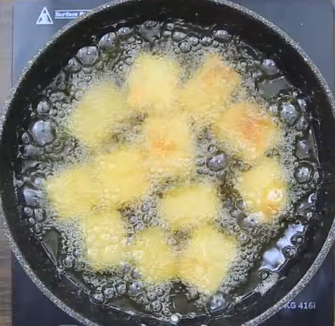 Tìm về cõi thanh mát với chè hạt sen óc chó đơn giản