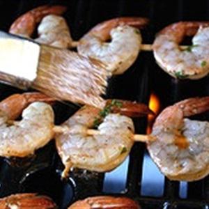 Cách làm tôm bóc vỏ nướng xiên