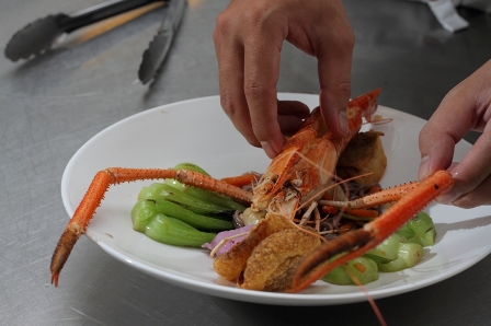 Tôm càng xào bún