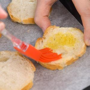 Cách làm tôm cháy tỏi với bánh mì nướng