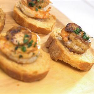 Cách làm tôm cháy tỏi với bánh mì nướng