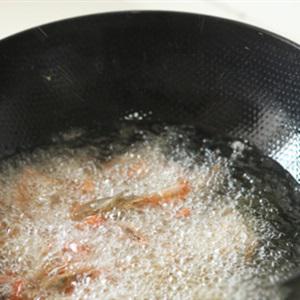 Cách làm tôm chiên hành gừng