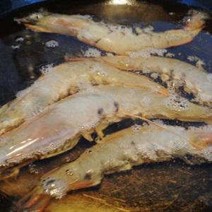 Cách làm tôm chiên sốt chua