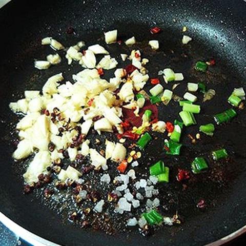 Cách làm tôm chiên tỏi ớt