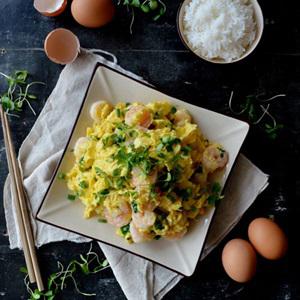 Cách làm tôm chiên trứng