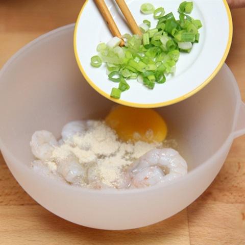Cách làm tôm chiên với trứng