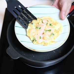 Cách làm tôm chiên với trứng