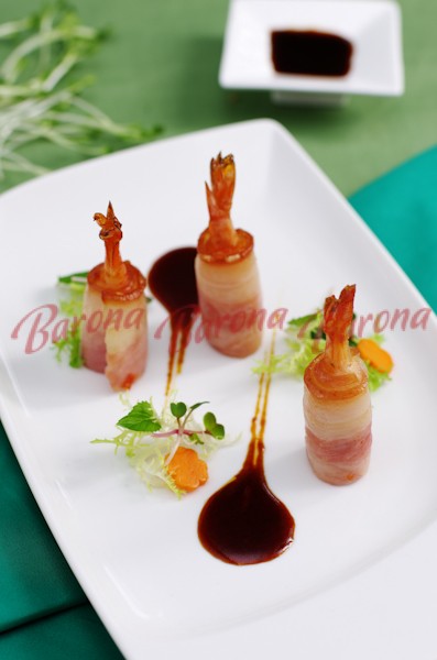 Tôm cuộn bacon sốt ngũ vị