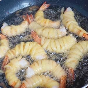 Cách làm tôm cuộn khoai tây chiên giòn