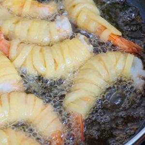 Cách làm tôm cuộn khoai tây chiên giòn