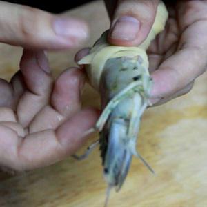 Cách làm tôm cuộn khoai tây chiên