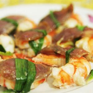 Cách làm tôm cuộn lạp xưởng