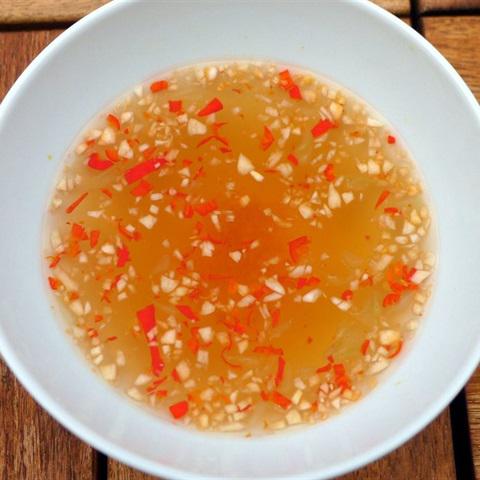 Cách làm tôm cuộn rau củ