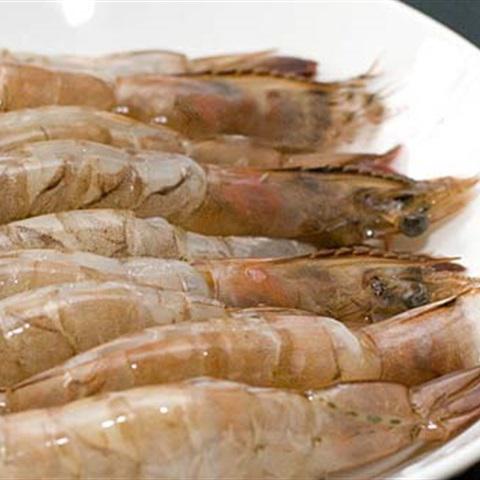 Cách làm tôm hấp lá chanh