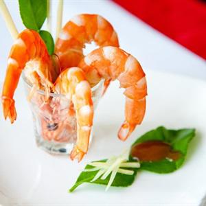Cách làm tôm hấp lá chanh