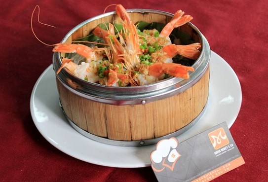 Tôm hấp tỏi cho bữa cơm tối hoàn hảo