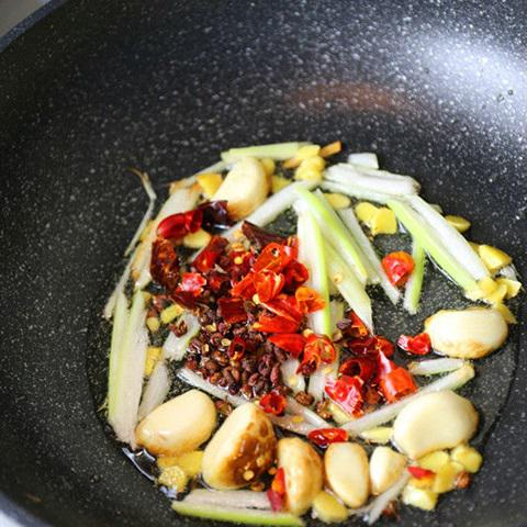 Cách làm tôm hùm đất rang sa tế