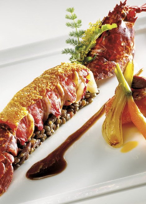 Tôm hùm vùng Bretagne với đậu lăng