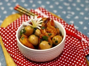 Tôm kho trứng cút