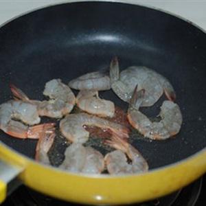 Cách làm tôm nấu trứng cút