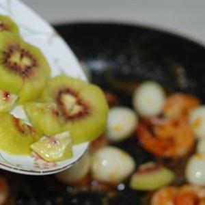 Cách làm tôm nấu trứng cút