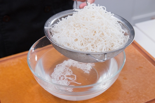 Tôm nõn xào đậu hũ đơn giản nhưng giàu chất dinh dưỡng