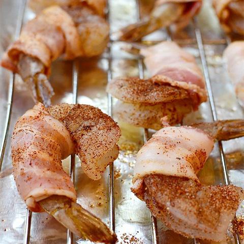 Cách làm tôm nướng cuộn thịt xông khói