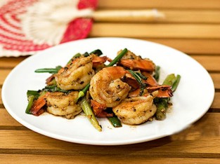 Tôm rang hành nóng sốt