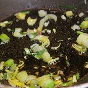 Cách làm tôm rang lá chanh